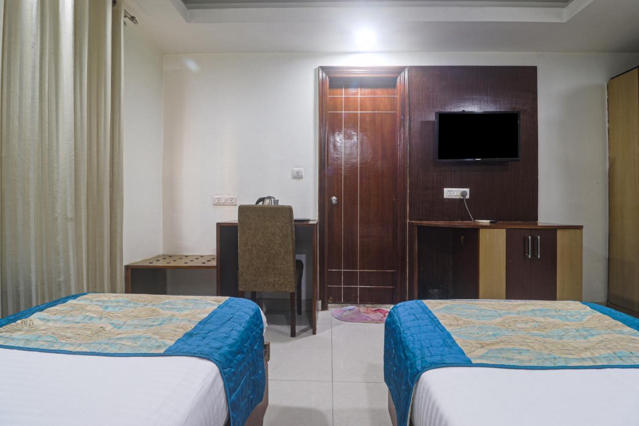 Hotel Sizzling Starr Nové Dillí Exteriér fotografie
