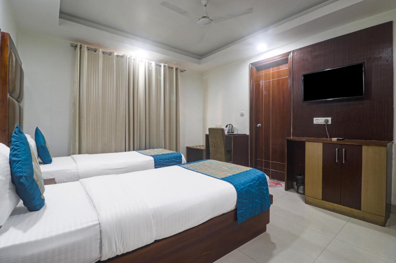 Hotel Sizzling Starr Nové Dillí Exteriér fotografie