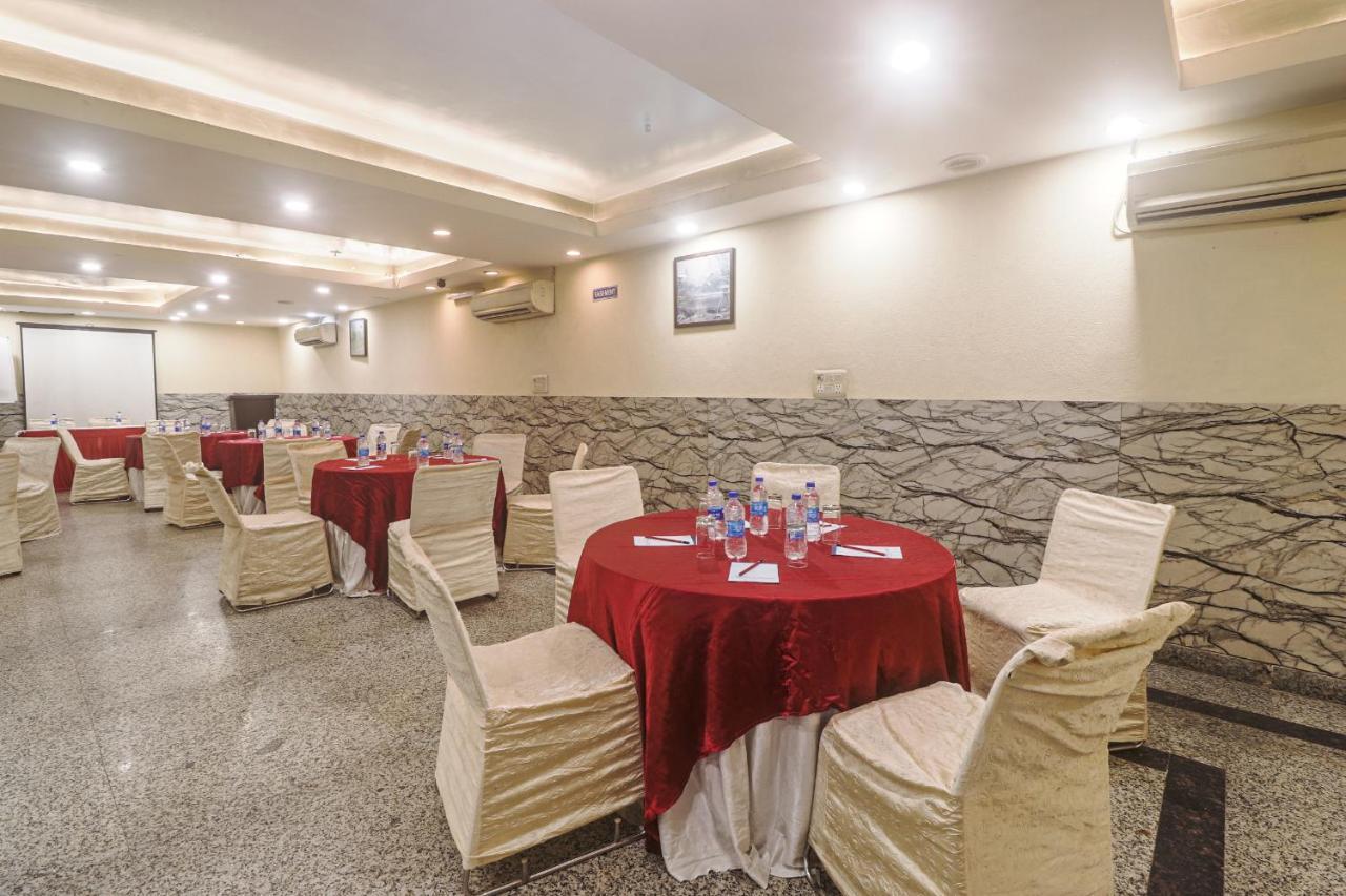 Hotel Sizzling Starr Nové Dillí Exteriér fotografie